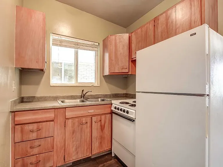 New Broadmoor — Photo 10