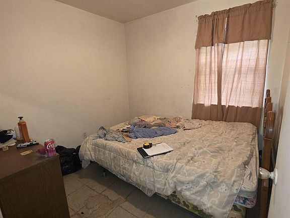 3rd image of 1724 Spurgeon Rd
