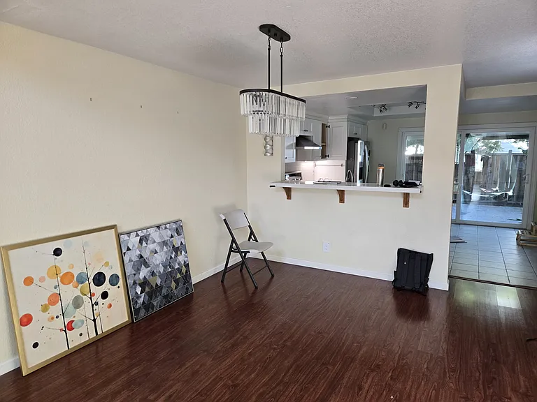 1004 Winston Ct — Photo 5