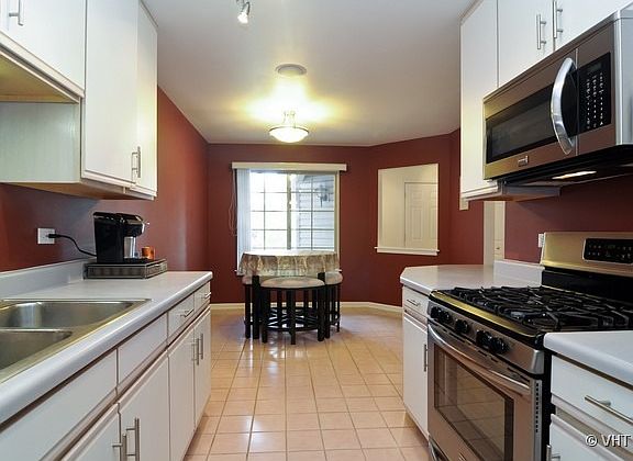 4th image of 1571 N Saint Marks Pl