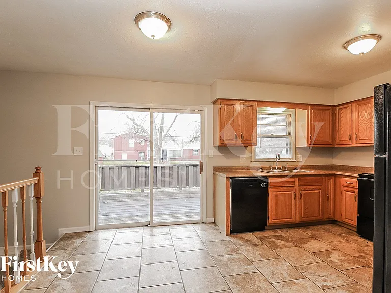 9214 Farley Ave — Photo 4