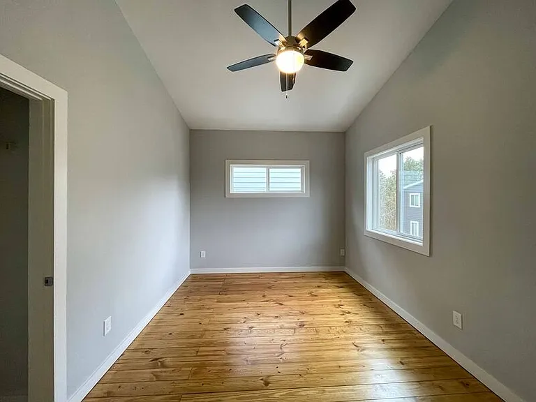 56 W Cascade St — Photo 11