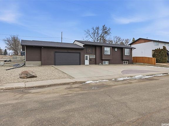 2nd image of 1068 Athabasca STREET W