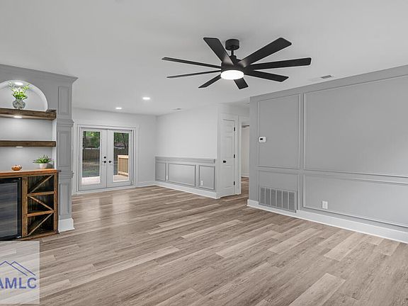 5th image of 111 Cambridge Dr