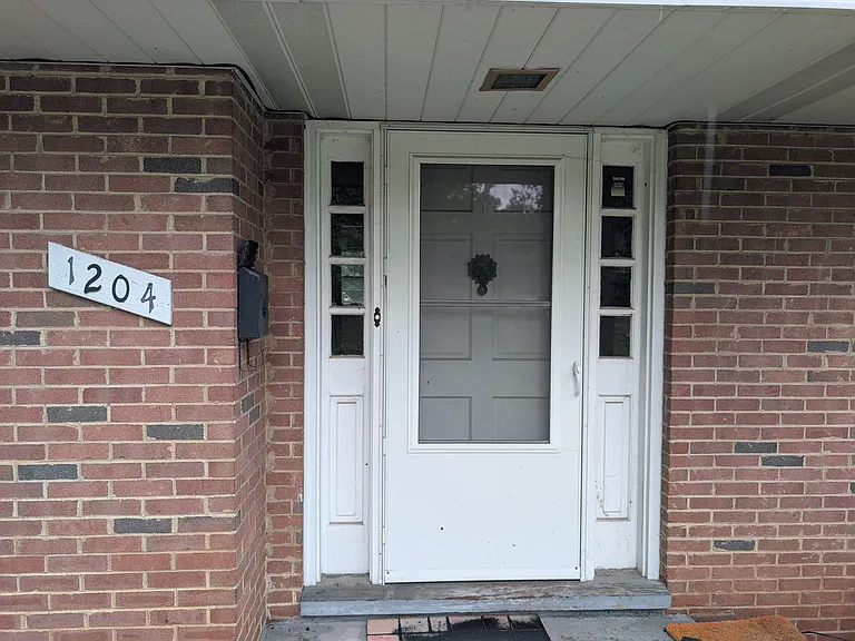 1204 Preston Ave — Photo 3