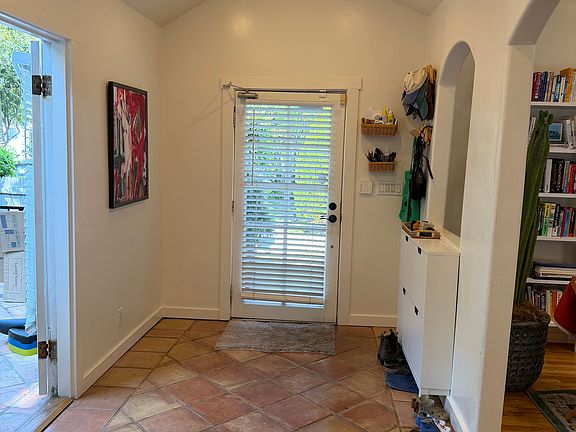 5th image of 7723 Lexington Ave