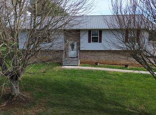 312 Saint Edward Dr, Dandridge, TN 37725