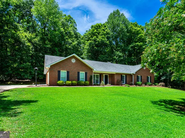 121 Colonial Ct, Lagrange, GA 30240
