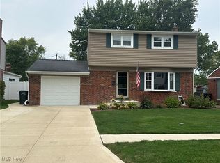 882 Jamestown Ave, Elyria, OH