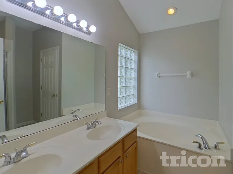 1104 Cherry Point Way — Photo 8