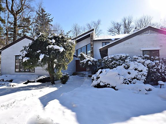 3rd image of 17 Bristol Dr