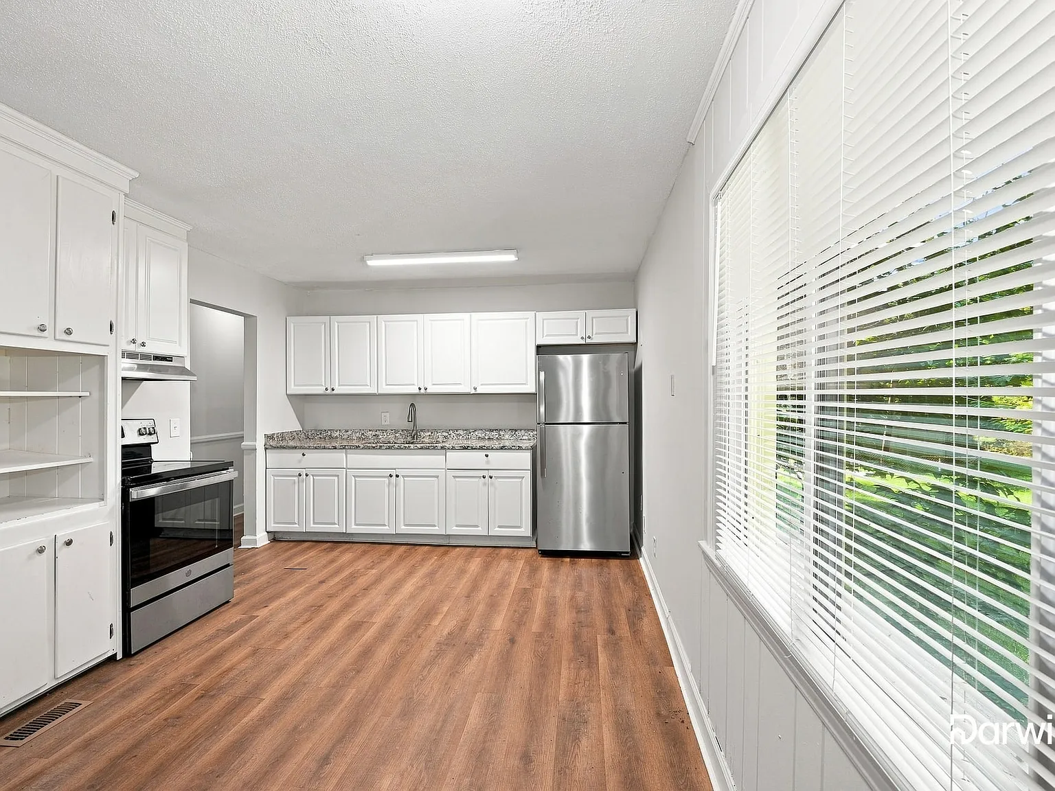3 bed, 1.5 bath, 1326 sqft, $1,725 — Photo 3