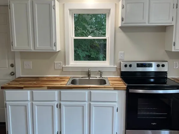 5 Elm Street, 5 Elm St #2, Wolfeboro, NH 03894