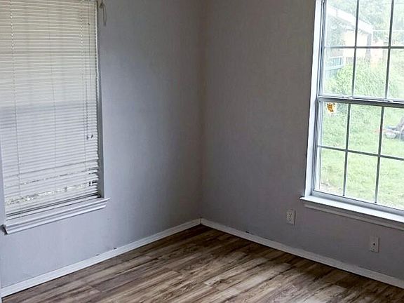 4th image of 858 Perez St