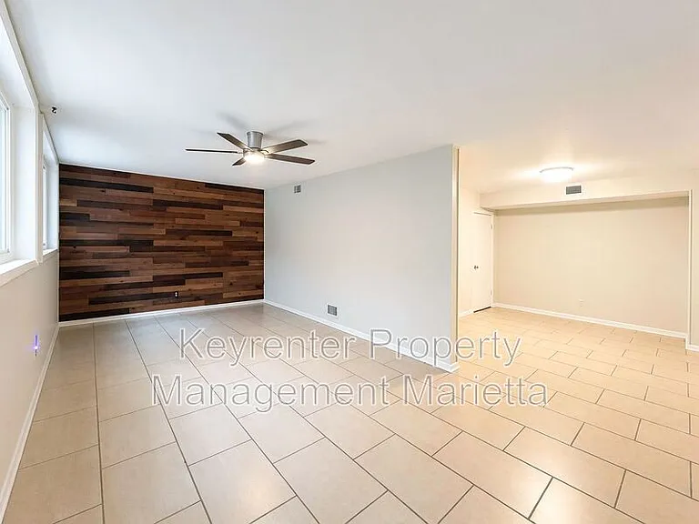 3720 Lake Dr SE — Photo 5