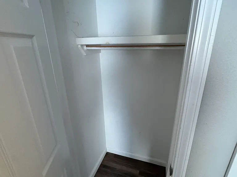 1012 E Chestnut St — Photo 10