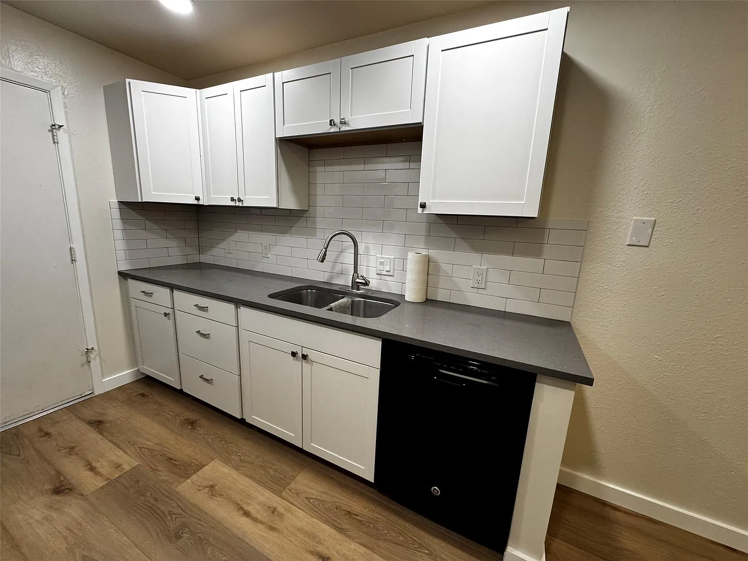 2 bed, 2.0 bath, 1000 sqft, $1,500 — Photo 3
