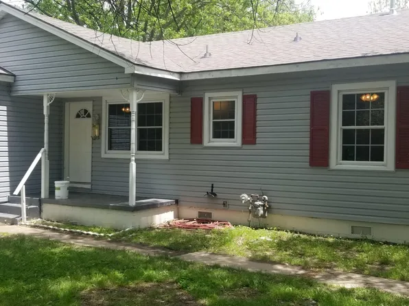 300 W Muskogee St, Chouteau, OK 74337