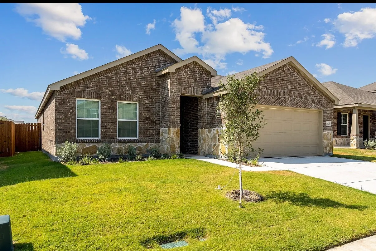 4 bed, 1941 sqft, $2,400 — Photo 3