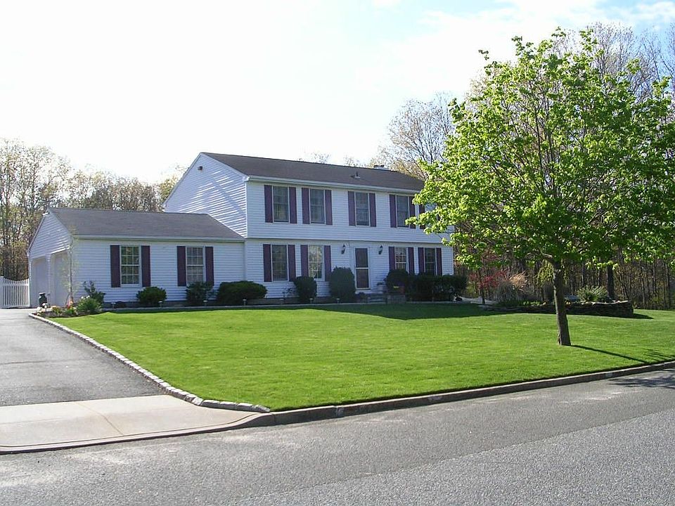 Pristine home in golf community