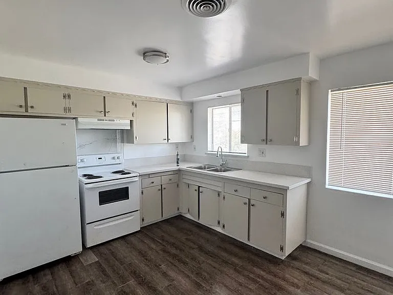 2600 Haley St — Photo 1