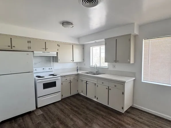 College Garden, 2600 Haley St APT 15, Bakersfield, CA 93305