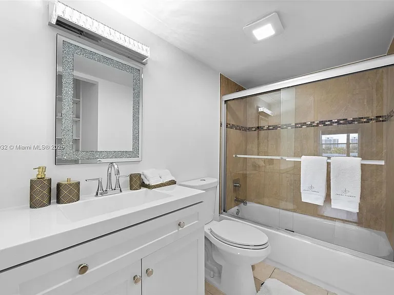 401 Golden Isles Dr #406 — Photo 10