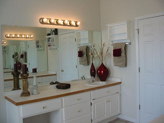 Master Bath. Sep Shower & Jetted Tub, Double Vanities and His & Her Closets