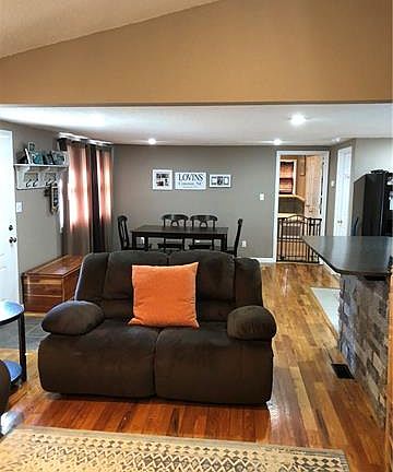 4th image of 498 Dogwood St
