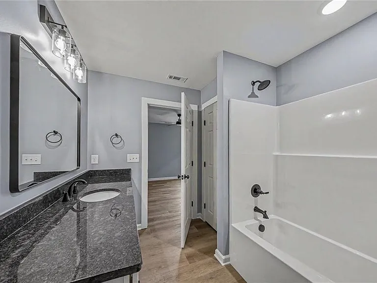 411 Hardy Ave SW — Photo 17