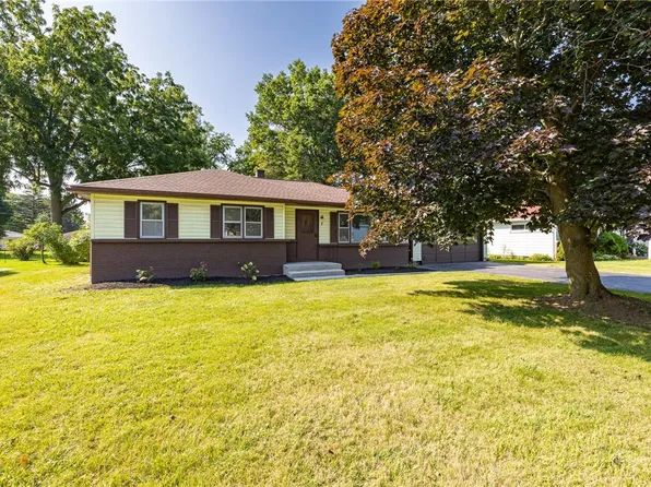 7 Phyllis Ln, Rochester, NY 14624