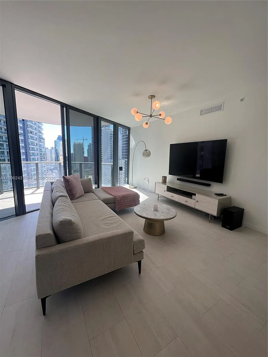Building Photo - 1000 Brickell Plz #2701