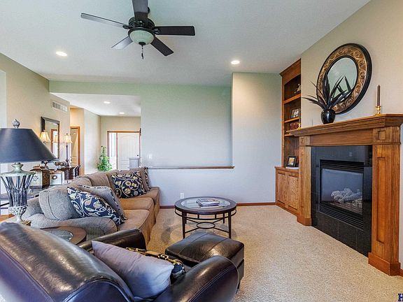 3rd image of 10030 Edgewater Ln