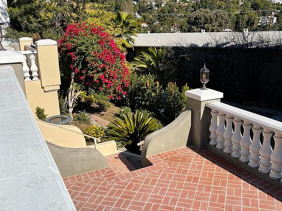 4th image of 2135 Whitley Ave #2135