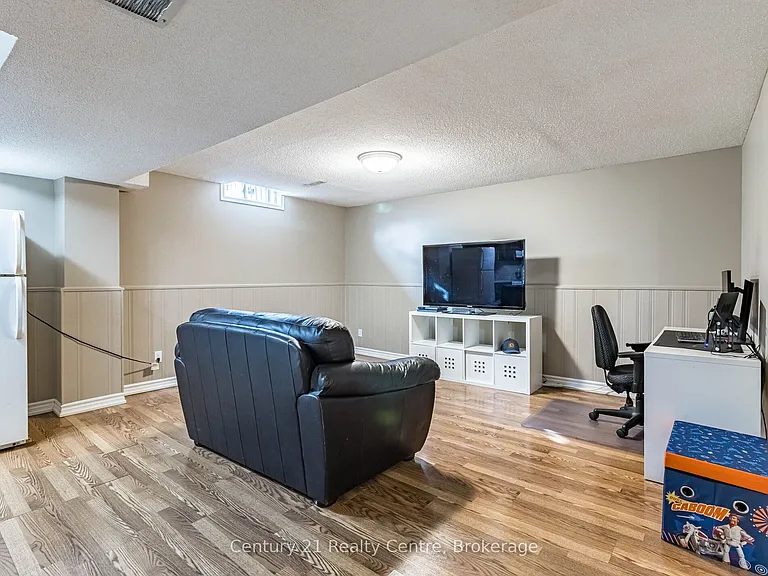 34 Niagara Pl #BASEMENT — Photo 4