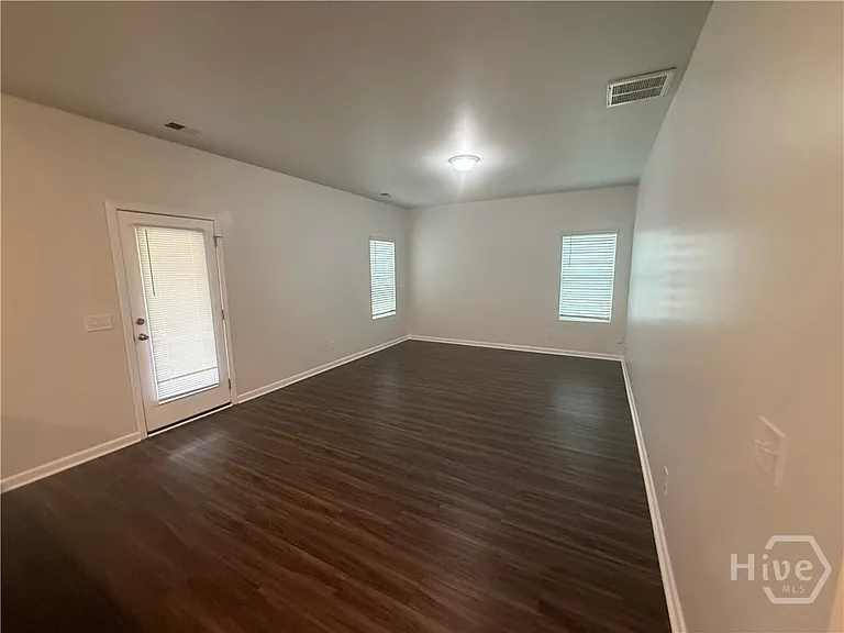 118 Jepson Way — Photo 3