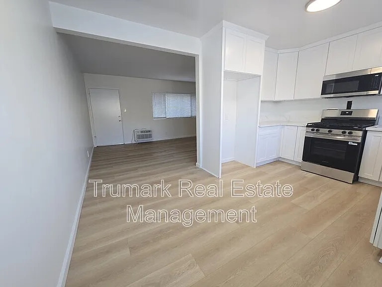 328 W Loraine St #9 — Photo 3