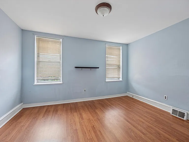 1320 S Newkirk St — Photo 12