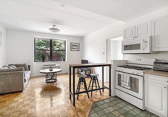 3rd image of 129 Boerum Pl APT 4H