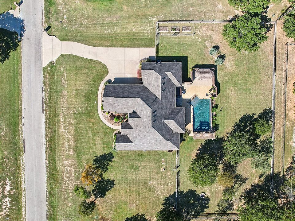 1st image of 112 Oakmont Dr