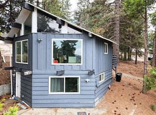 30904 Live Oak Dr, Running Springs, CA 92382