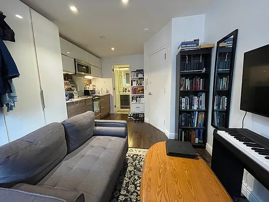 Rented by Evergreen Realty & Investments | media 11