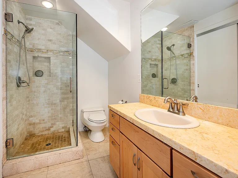 937 Roble Ln — Photo 13