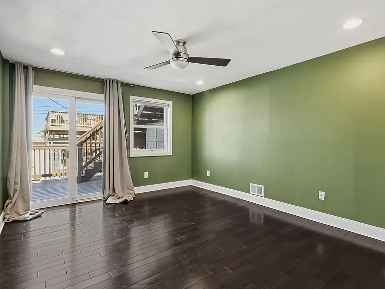 412 S East Ave — Photo 34