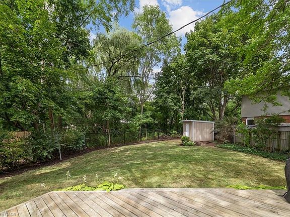 3rd image of 319 Erindale Dr