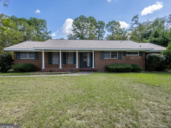 2609 N Emmett Dr, Tifton, GA 31794