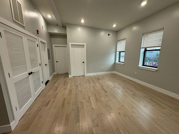 3rd image of 178 Van Buren St #3C