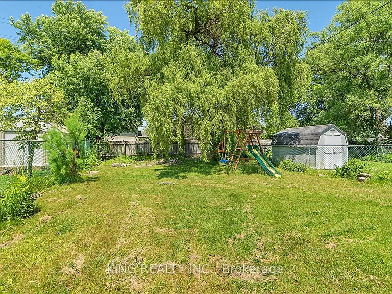 37 Vanier Pl — Photo 24