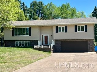 1525 Glenwood Ln, Ishpeming, MI 49849