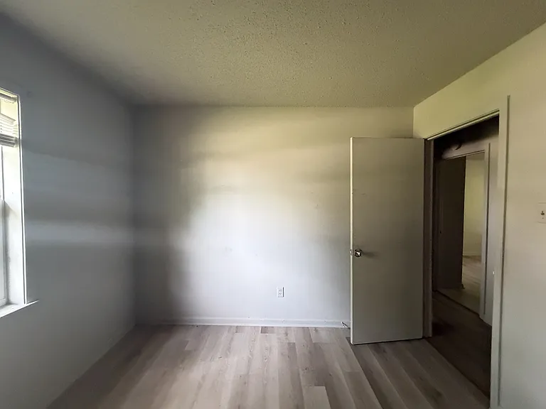 905 Maple Dr — Photo 12